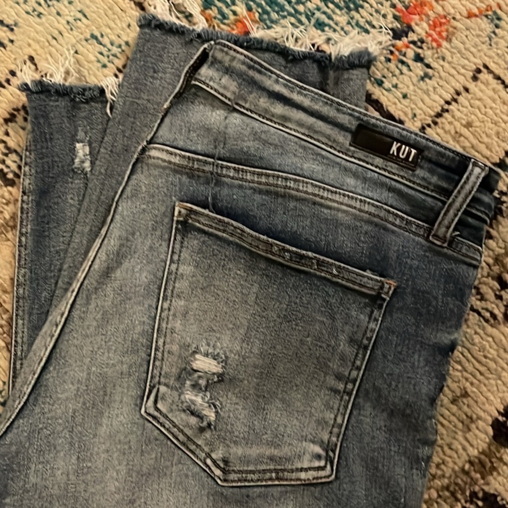 Like New KUT - Rachael High Rise Fab Ab Mom Raw Hem (Hypnotize Wash)